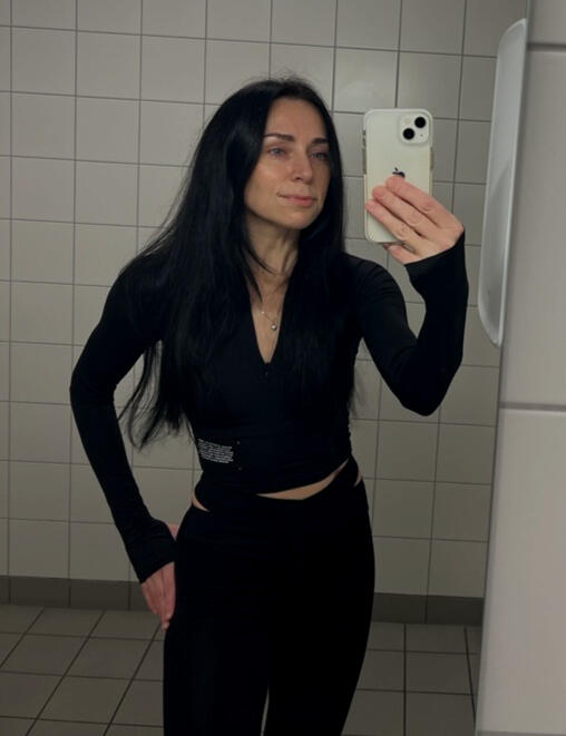 V